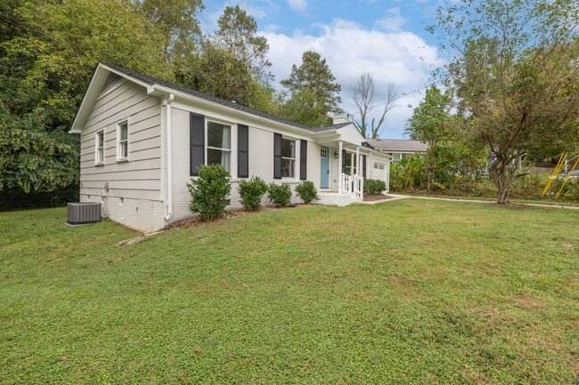 Building Photo - 2601 Bristol Pl