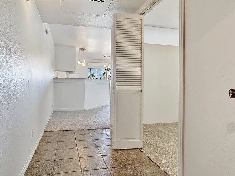 Building Photo - 5300 E Waverly Dr