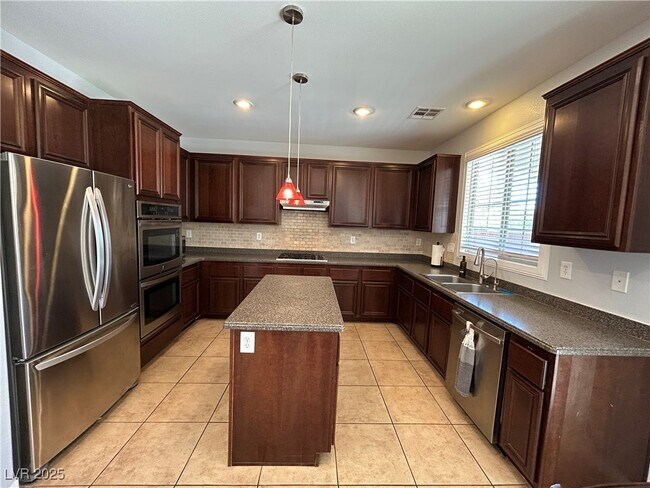 Building Photo - 5553 Fairmeade Way