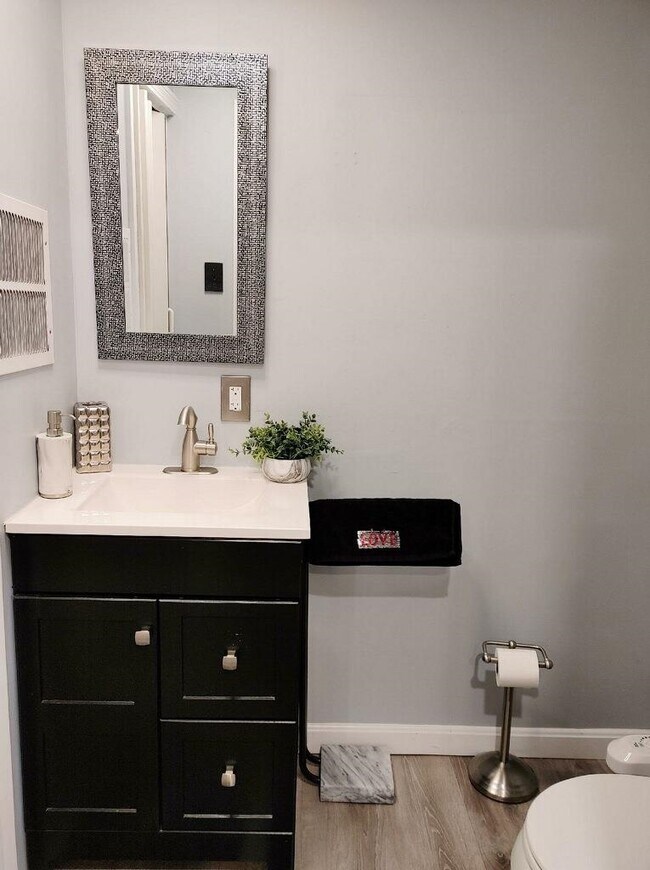 Building Photo - 182 Plaistow Rd