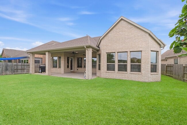 Building Photo - 21723 Albertine Dr