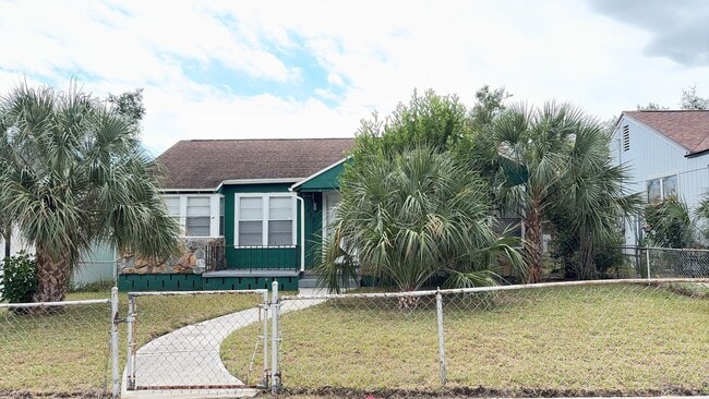 Primary Photo - Historic Charm 3 bedroom/ 1 bath Home with bonus room
