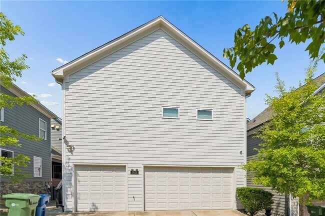 Building Photo - 1821 Sanford Dr