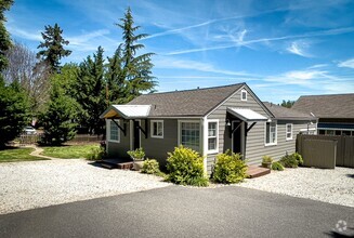 Building Photo - Kelsey's Cottage: Fully Furnished 2 bd/1ba...