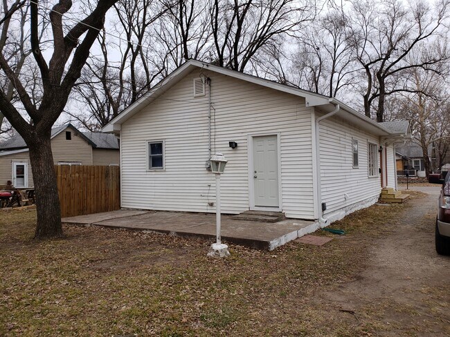 Building Photo - 317 S Atchison St