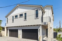 Building Photo - 902 W Hazelwood St