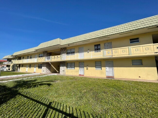 Building Photo - 505 NW 177th St