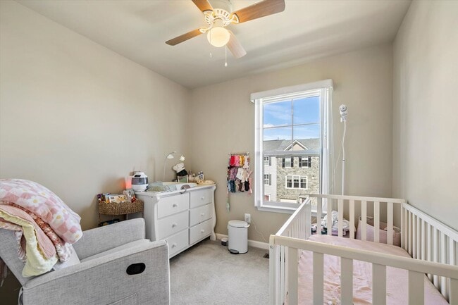 Building Photo - 3-Level Townhome in Woodstream!
