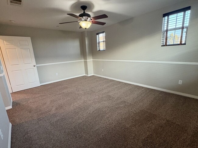 Building Photo - Tri-Level Condo within Walking Distance to The Collection!