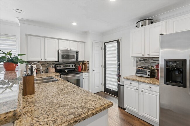 Building Photo - 10109 Regal Park Ln