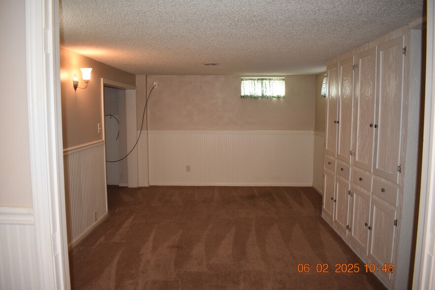 Building Photo - 711 S 68th Ave