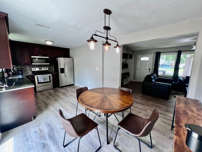 Building Photo - Charming 4 Bedroom home in Norfolk