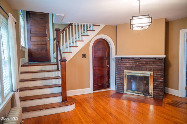 Building Photo - 1347 Union St