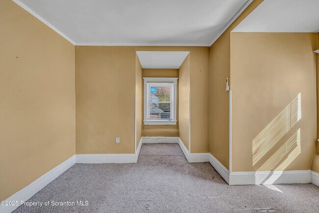 Building Photo - 533 S Franklin St