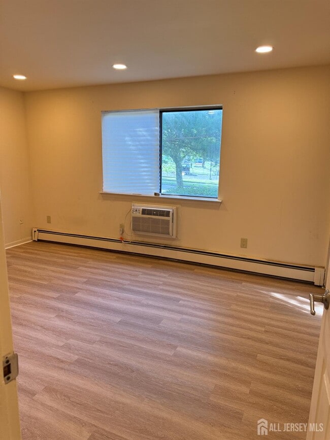 Building Photo - 1301 Cricket Ln