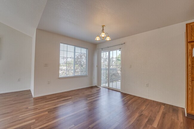 Building Photo - Beautiful 3 Bed, 2 Bath Condo in NW Fort Collins!