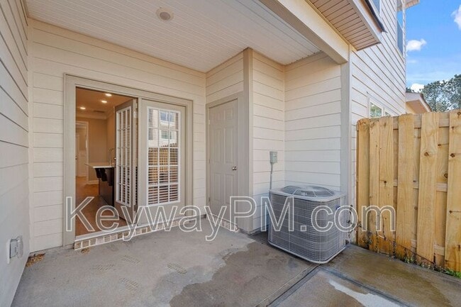 Building Photo - 3205 Venetian Dr