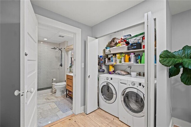 Building Photo - 805 Antone St NW