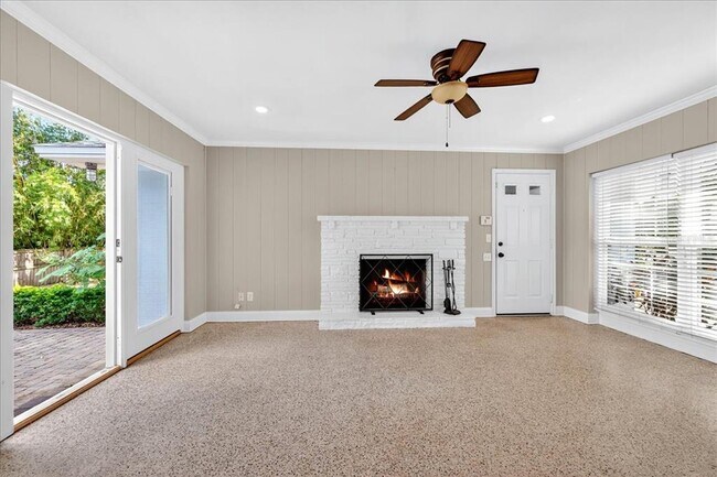 Building Photo - 2328 Woodbine Ave