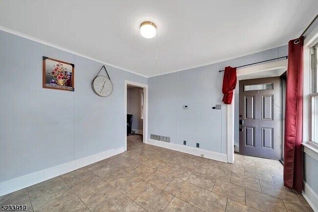 Building Photo - 550 Spring St