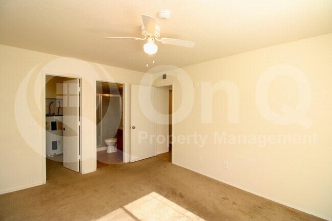 Building Photo - 1810 E Blacklidge Dr