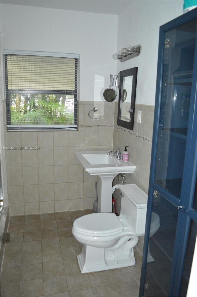 Building Photo - 165 NE 98th St