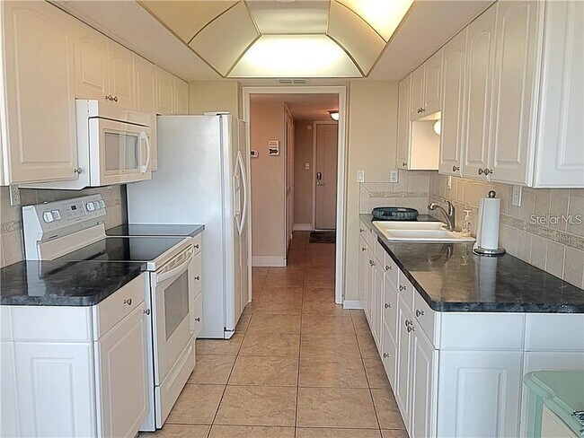 Building Photo - 400 Island Way