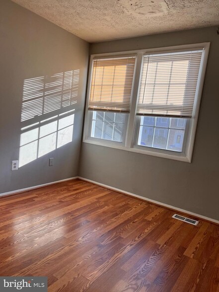 Building Photo - 8104 Willowdale Ct