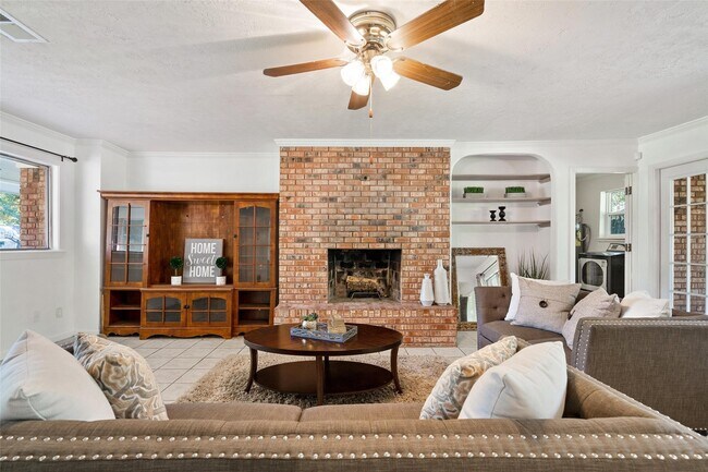 Building Photo - 9214 Bronco Dr