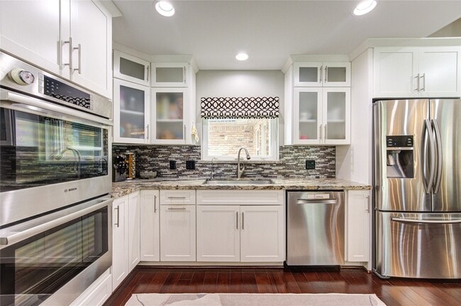Building Photo - 15739 Fleetwood Oaks Dr