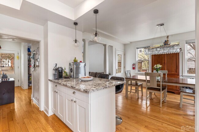 Building Photo - 236 Montgomery St