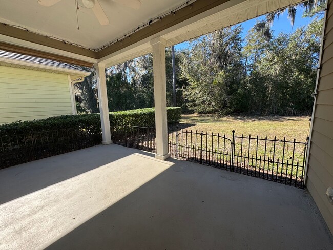 Building Photo - 3 Bed 2 Bath in Fletcher Oaks !