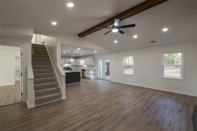 Building Photo - 5081 Hubert Dr