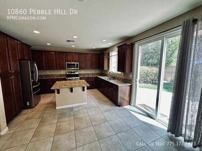 Building Photo - 10860 Pebble Hill Dr