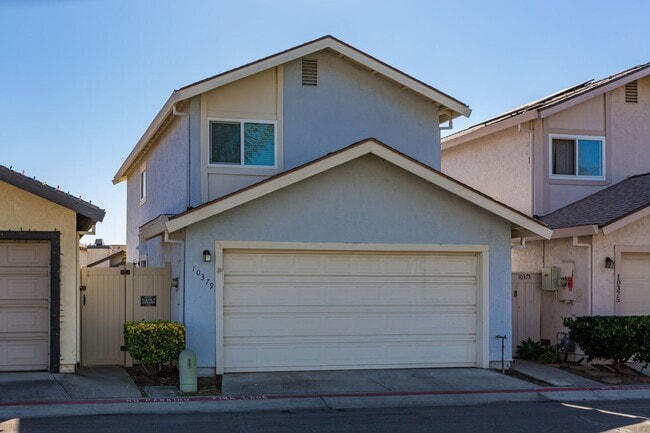 Building Photo - Charming Two Story Home!