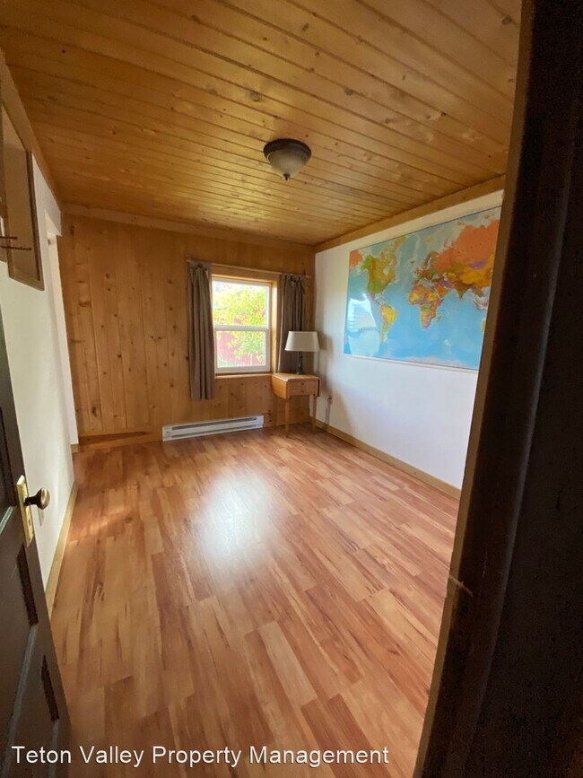 Building Photo - 2 br, 1 bath House - 5135 N 410 W Lower Unit