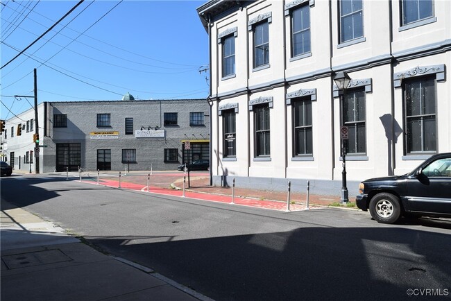 Building Photo - 407 Brook Rd