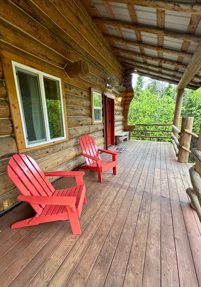 Building Photo - ALASKAN CABIN IN THE WOODS!