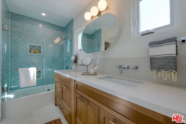 Building Photo - 211 Bellino Dr