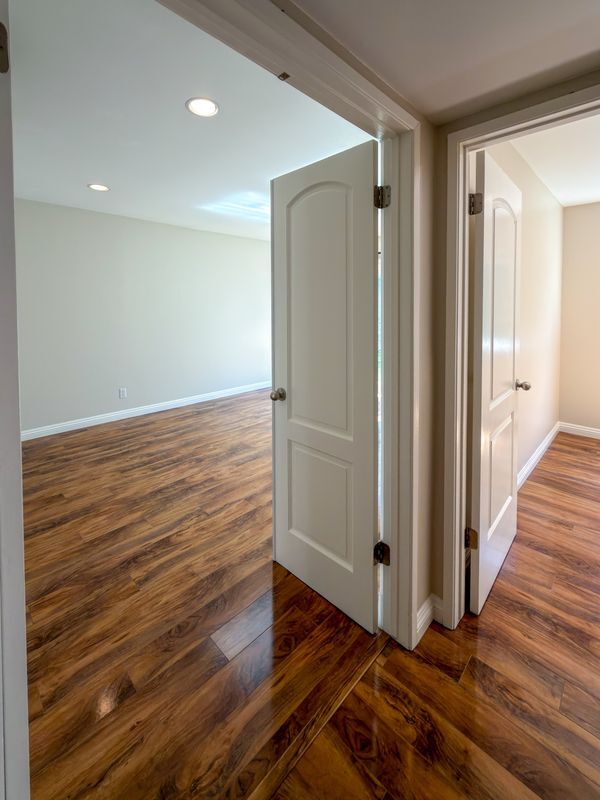 Building Photo - 5445 Sunvalley Ct