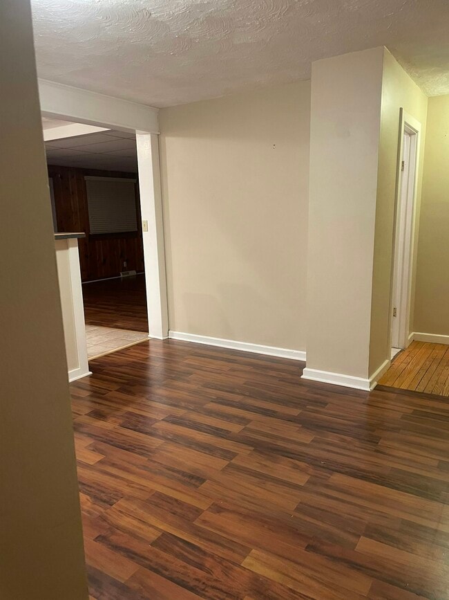 Building Photo - 213 Garden City Dr