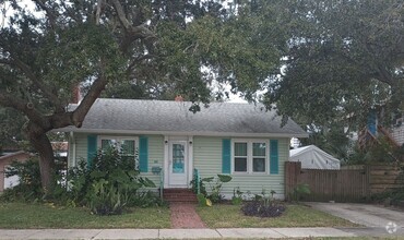 Building Photo - Beachside bungalow, fully furnished