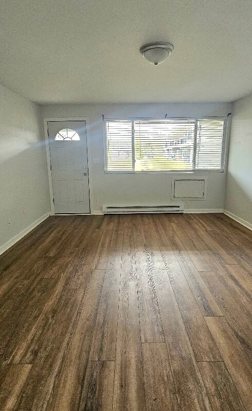 Building Photo - 125 Cosey Beach Ave