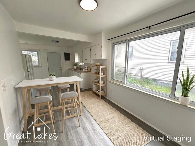 Building Photo - Lovely 3 Bedroom 1 Bathroom now available for rent