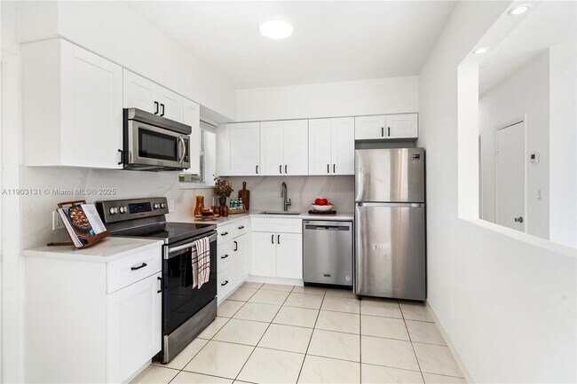 Building Photo - 1271 NE 159th St