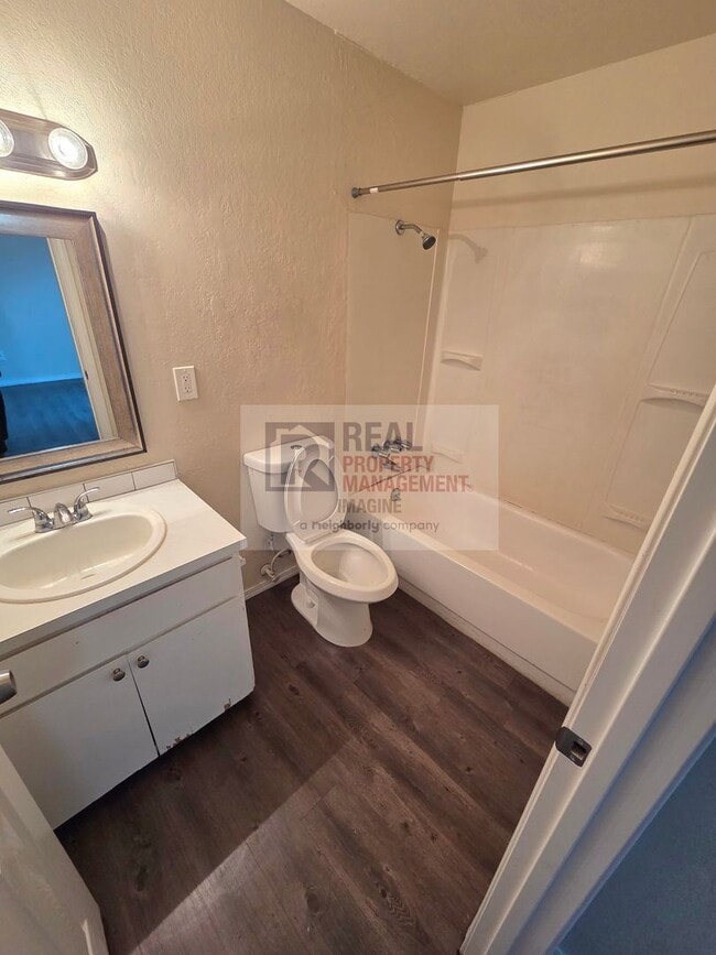 Building Photo - Charming 1 Bedroom In Quiet Neighborhood!