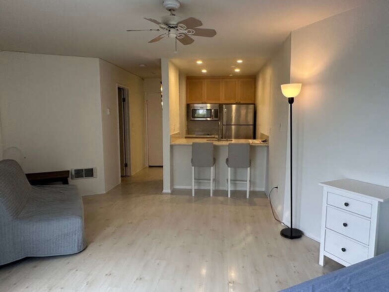 Building Photo - 640 The Village