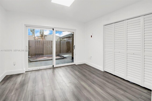 Building Photo - 870 SW 129th Pl