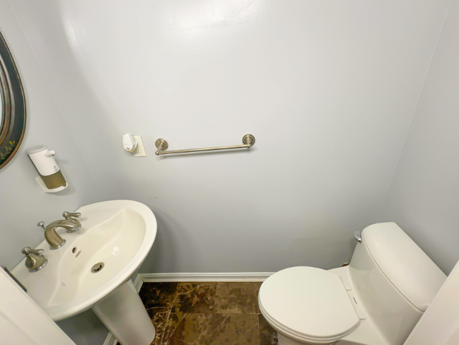 Building Photo - 1632 Briarview Ct