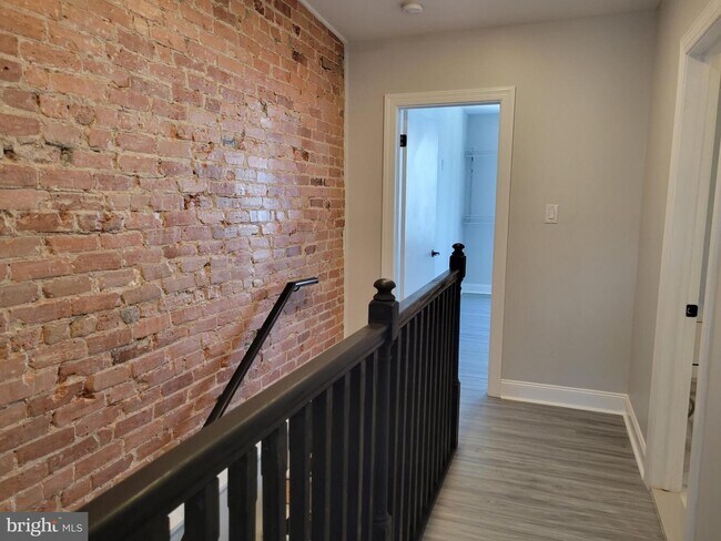 Building Photo - 412 Durfor St